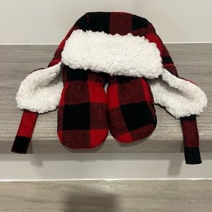 🎄 totally giftable🎁 Brand new with tag winter hat & mitten set. Size 12-24m